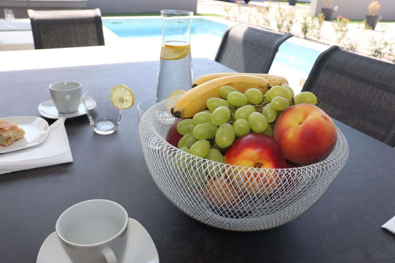 Meerbrise - Luxury Villa Banjole Bagian luar foto