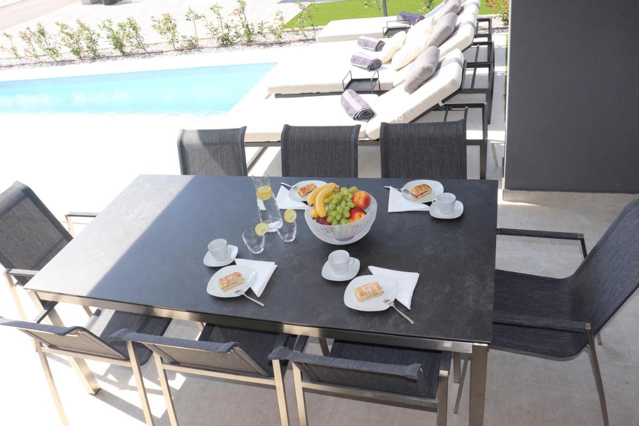 Meerbrise - Luxury Villa Banjole Bagian luar foto